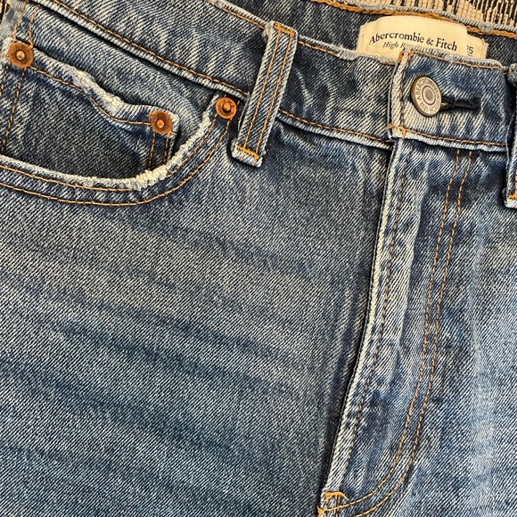 Abercrombie High Waist 4” inseam medium wash distressed shorts - Picture 4 of 7